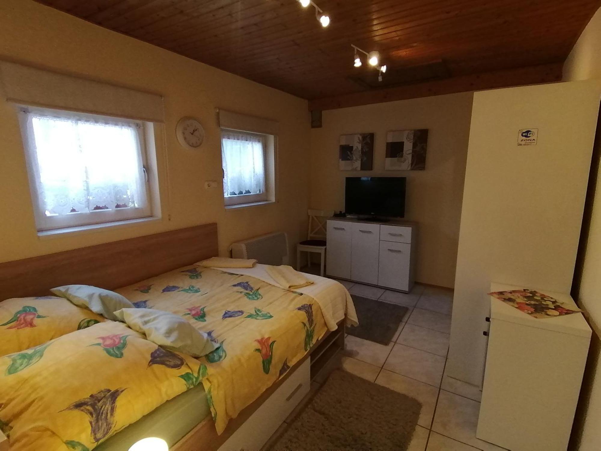Anna Vendeghaz Apartment Кестели Екстериор снимка